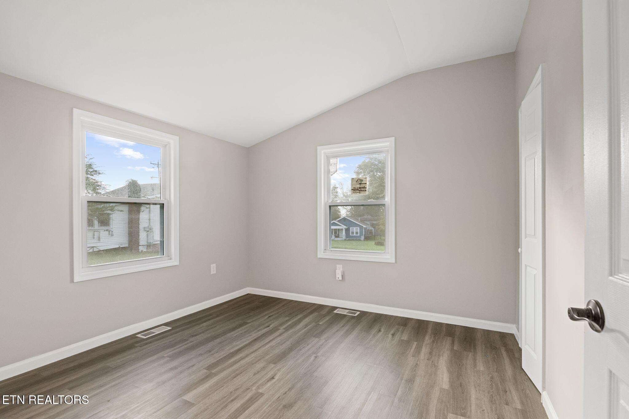 303 Hillcrest Street Clinton, TN 37716 - Photo 18 of 25 14-web-or-mls-303 Hillcrest-3143