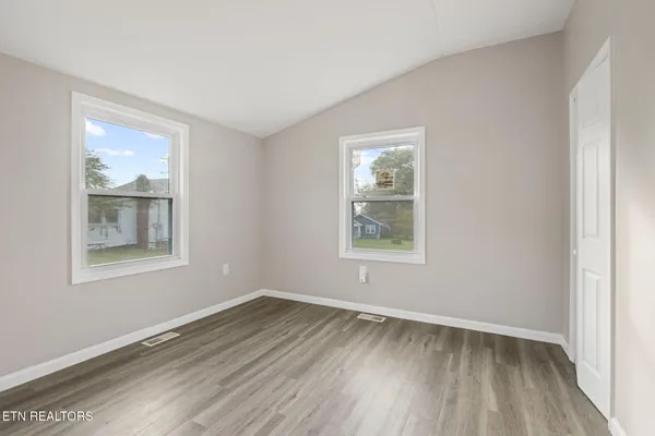 $269,900 | 303 Hillcrest Street, Clinton, TN 37716