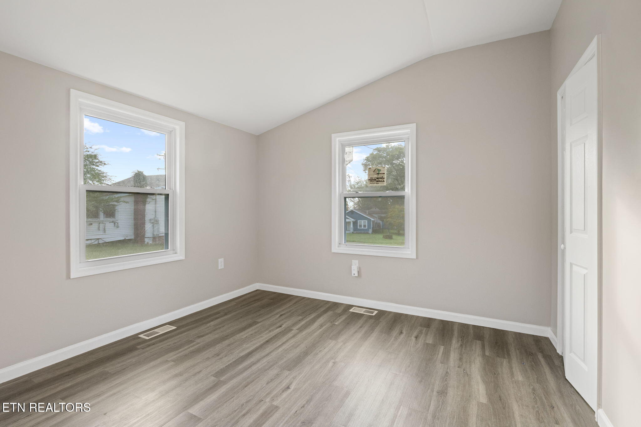 303 Hillcrest Street Clinton, TN 37716 - Photo 19 of 25 13-web-or-mls-303 Hillcrest-3140