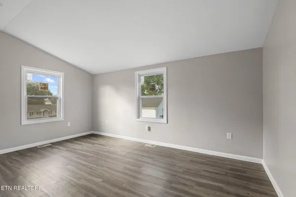 $269,900 | 303 Hillcrest Street, Clinton, TN 37716