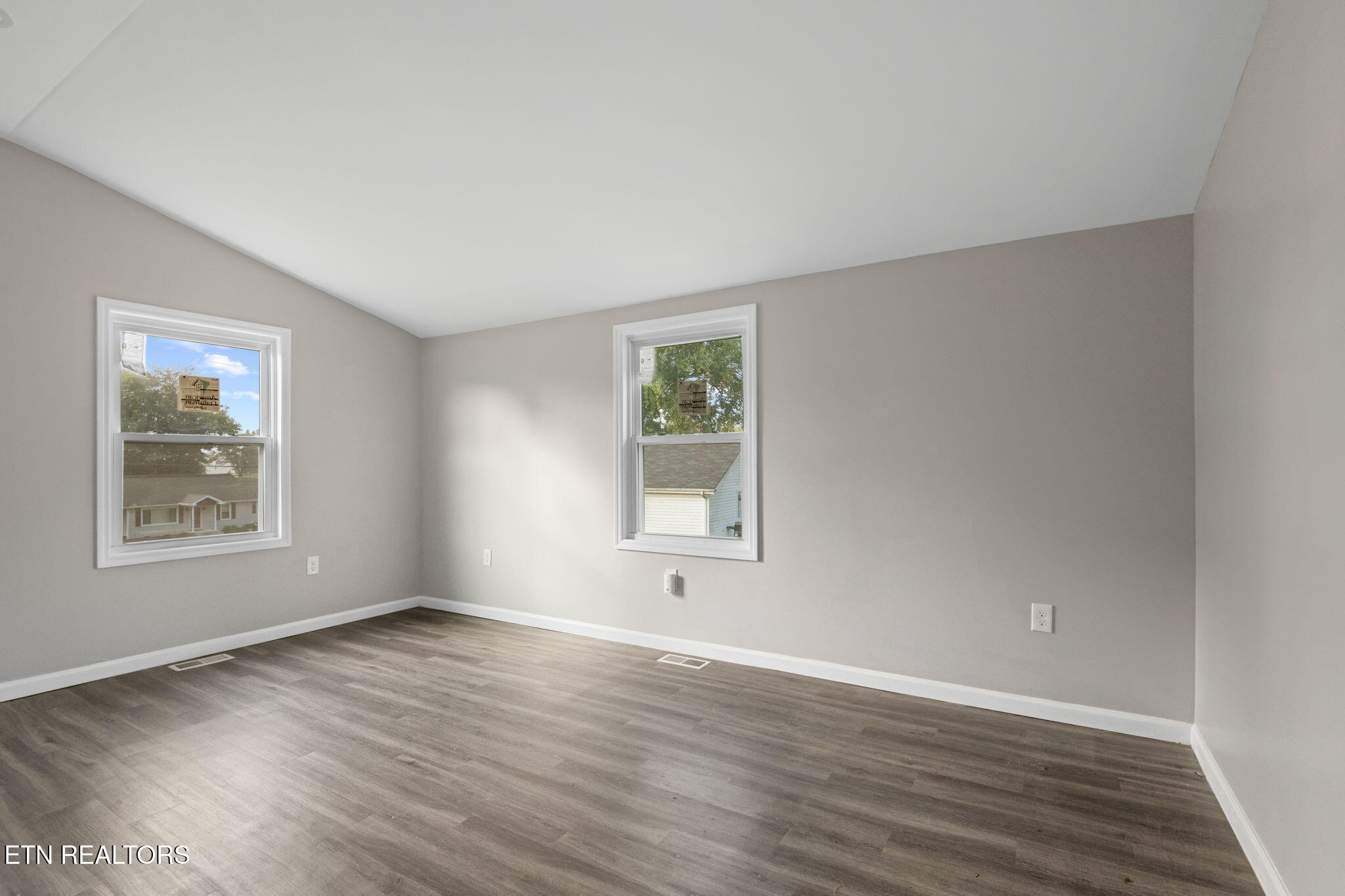 303 Hillcrest Street Clinton, TN 37716 - Photo 21 of 25 15-web-or-mls-303 Hillcrest-3146