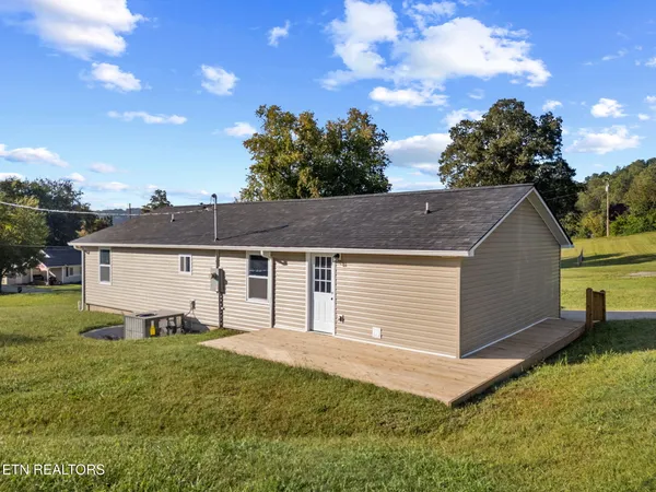 $269,900 | 303 Hillcrest Street, Clinton, TN 37716