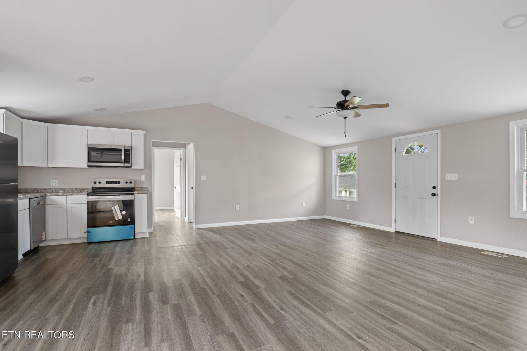 303 Hillcrest Street Clinton, TN 37716 - Photo 6 of 25 18-web-or-mls-303 Hillcrest-3158