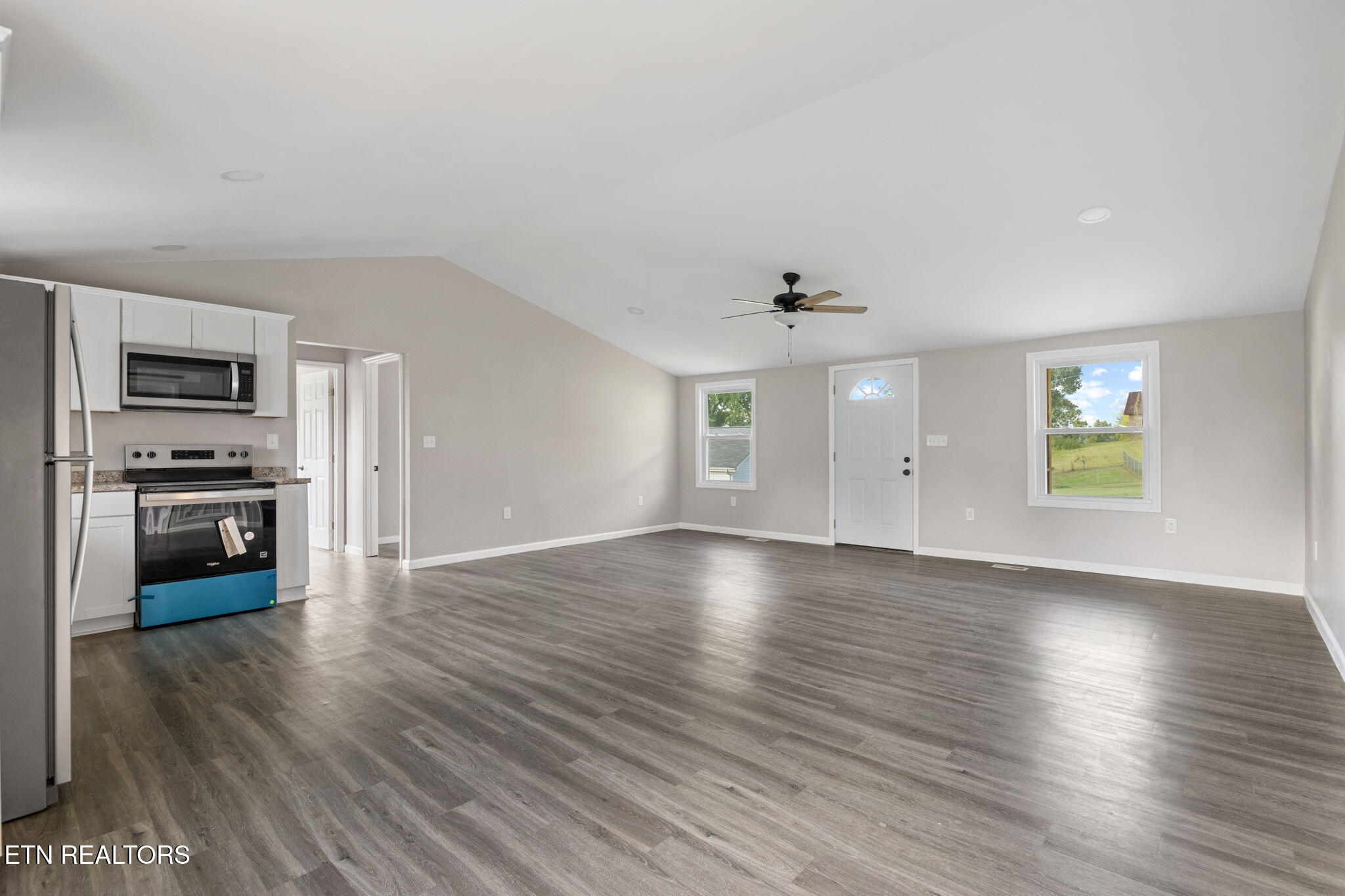 303 Hillcrest Street Clinton, TN 37716 - Photo 7 of 25 17-web-or-mls-303 Hillcrest-3152