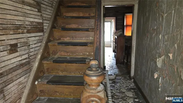 $350,000 | 163 Hamilton Avenue, Hasbrouck Heights, NJ 07604