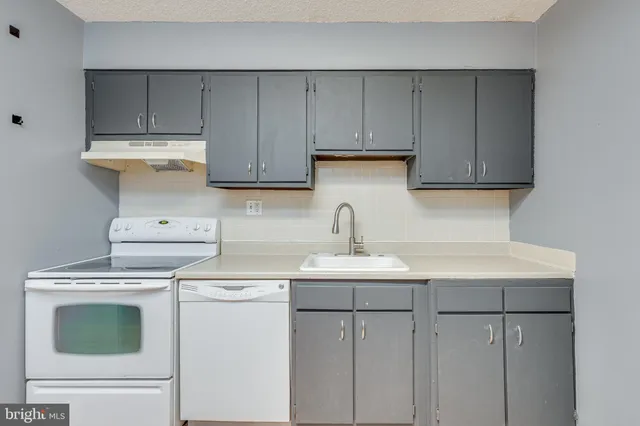 $125,000 | 400 Glendale Road, Unit D33, Havertown, PA 19083