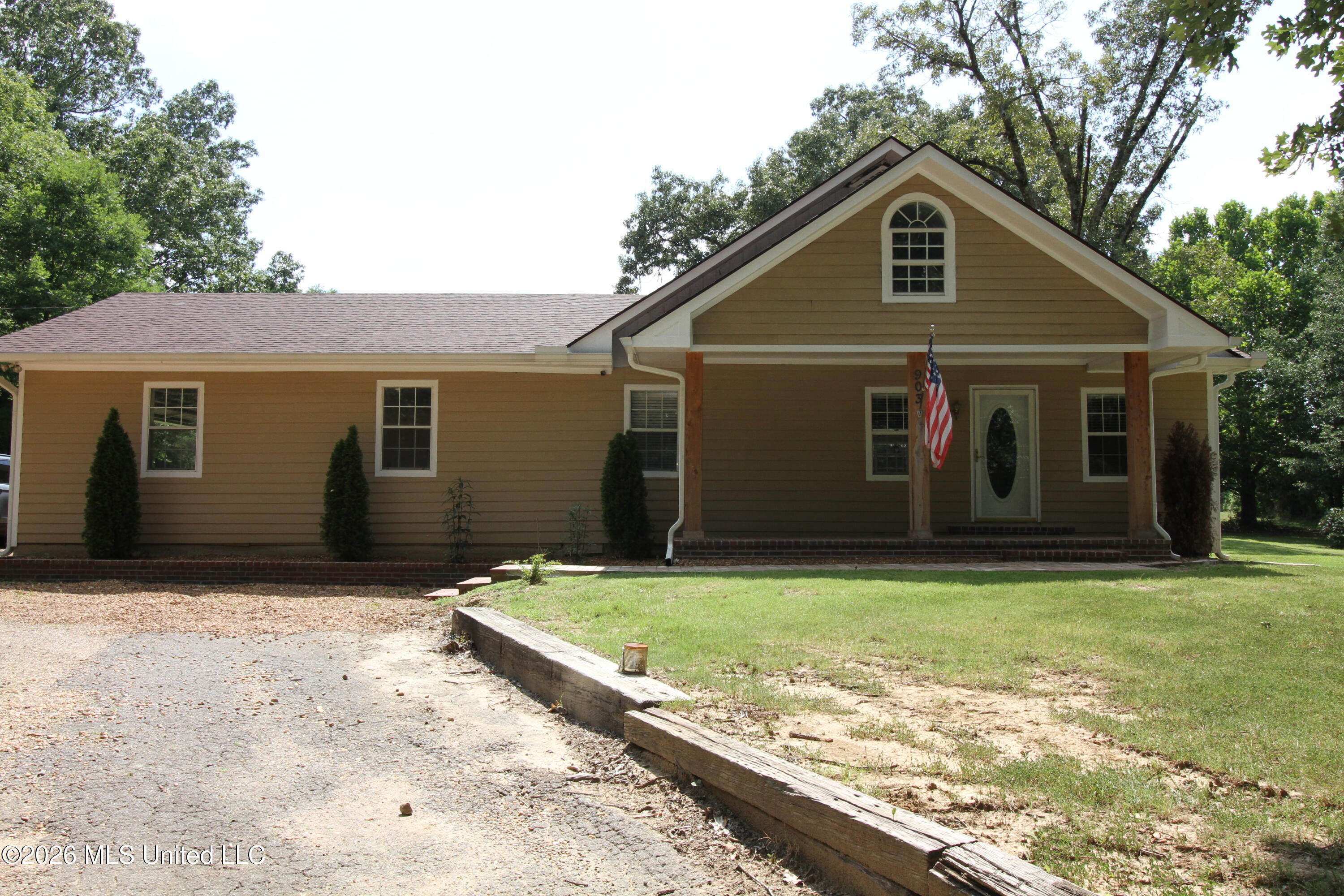 903 Shinault Road Byhalia, MS 38611 - Photo 2 of 28 IMG_7672
