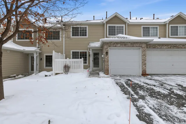 $210,000 | 677 Mariner Way, Woodbury, MN 55129