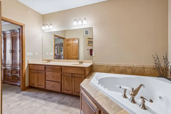 $375,000 | 1776 Stieger Lake Lane, Unit 100, Victoria, MN 55386