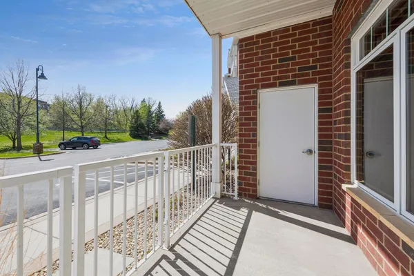 $375,000 | 1776 Stieger Lake Lane, Unit 100, Victoria, MN 55386
