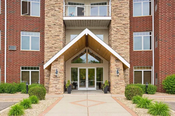 $375,000 | 1776 Stieger Lake Lane, Unit 100, Victoria, MN 55386
