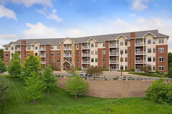 $375,000 | 1776 Stieger Lake Lane, Unit 100, Victoria, MN 55386