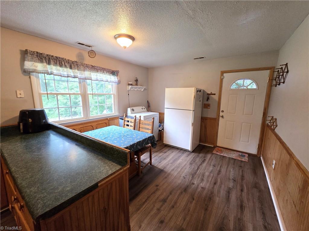 117 Locust Road King, NC 27021 - Photo 4 of 14
