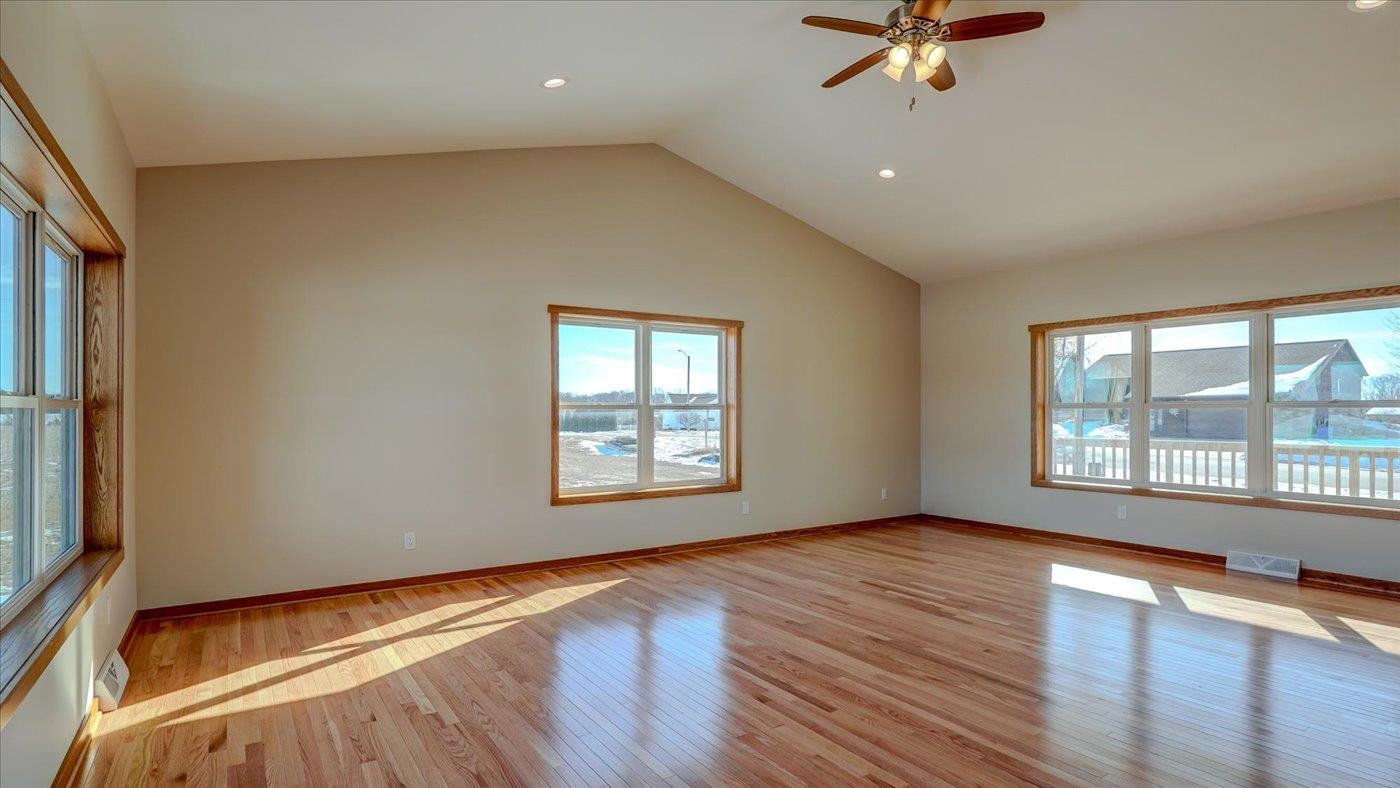 516 Church Street Fall River, WI 53932 - Photo 8 of 36