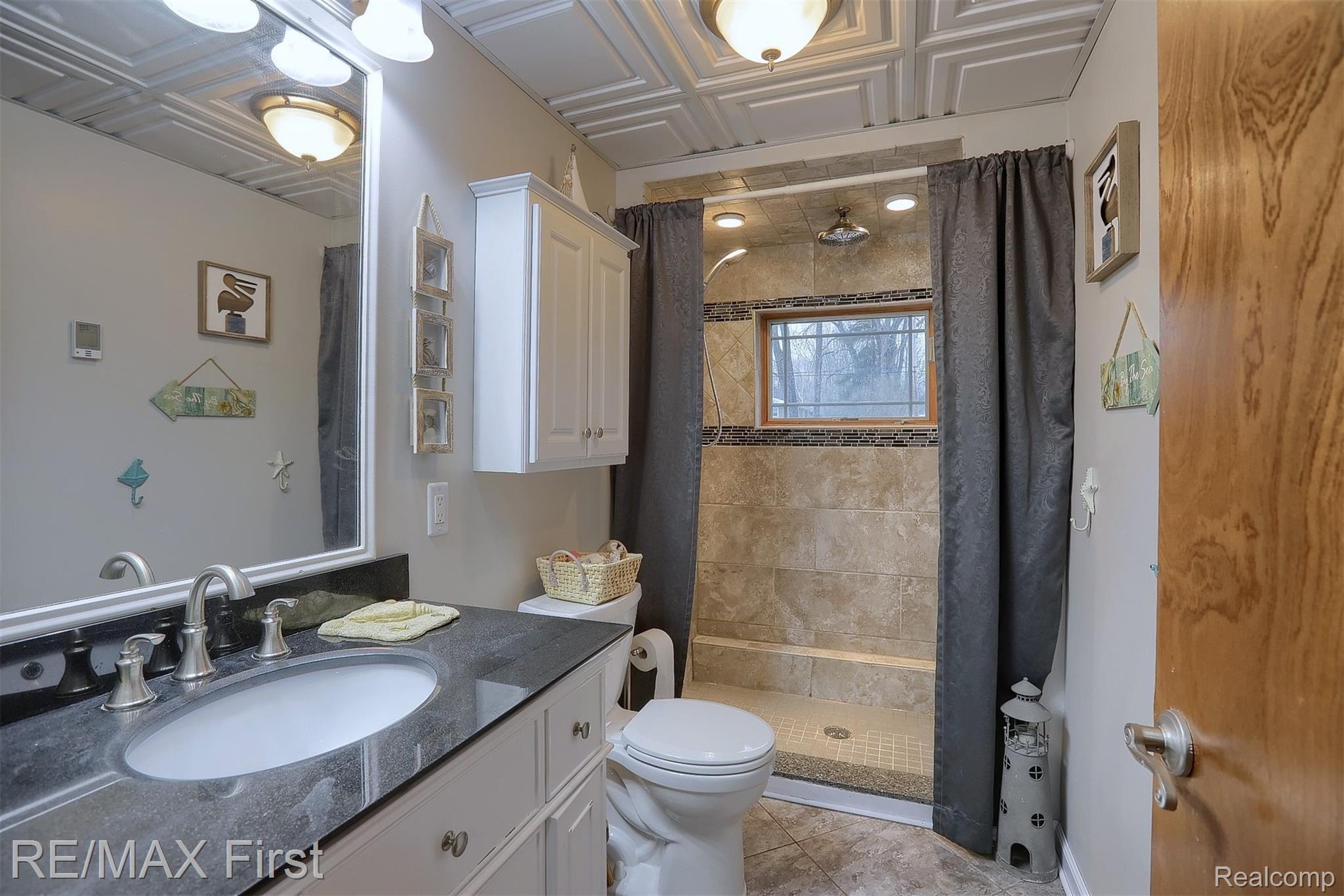 2896 Beach Road Port Huron, MI 48060 - Photo 14 of 31 17-Bathroom.jpg