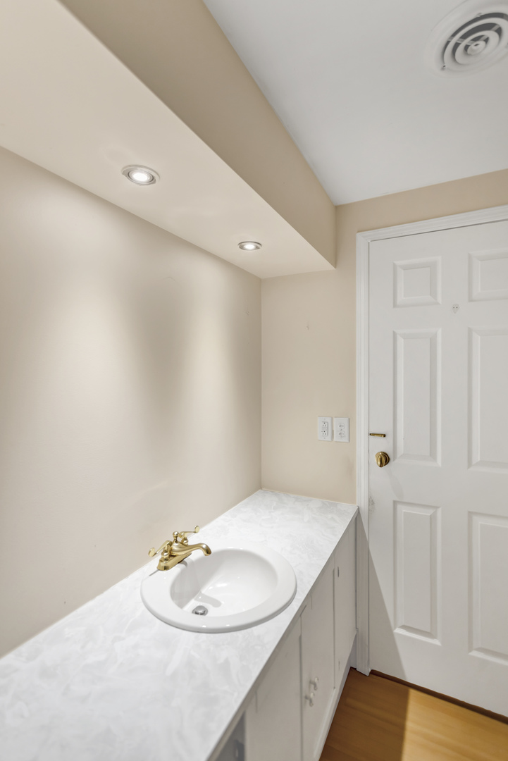 1053 Lakeview Road Elgin, IL 60123 - Photo 24 of 33