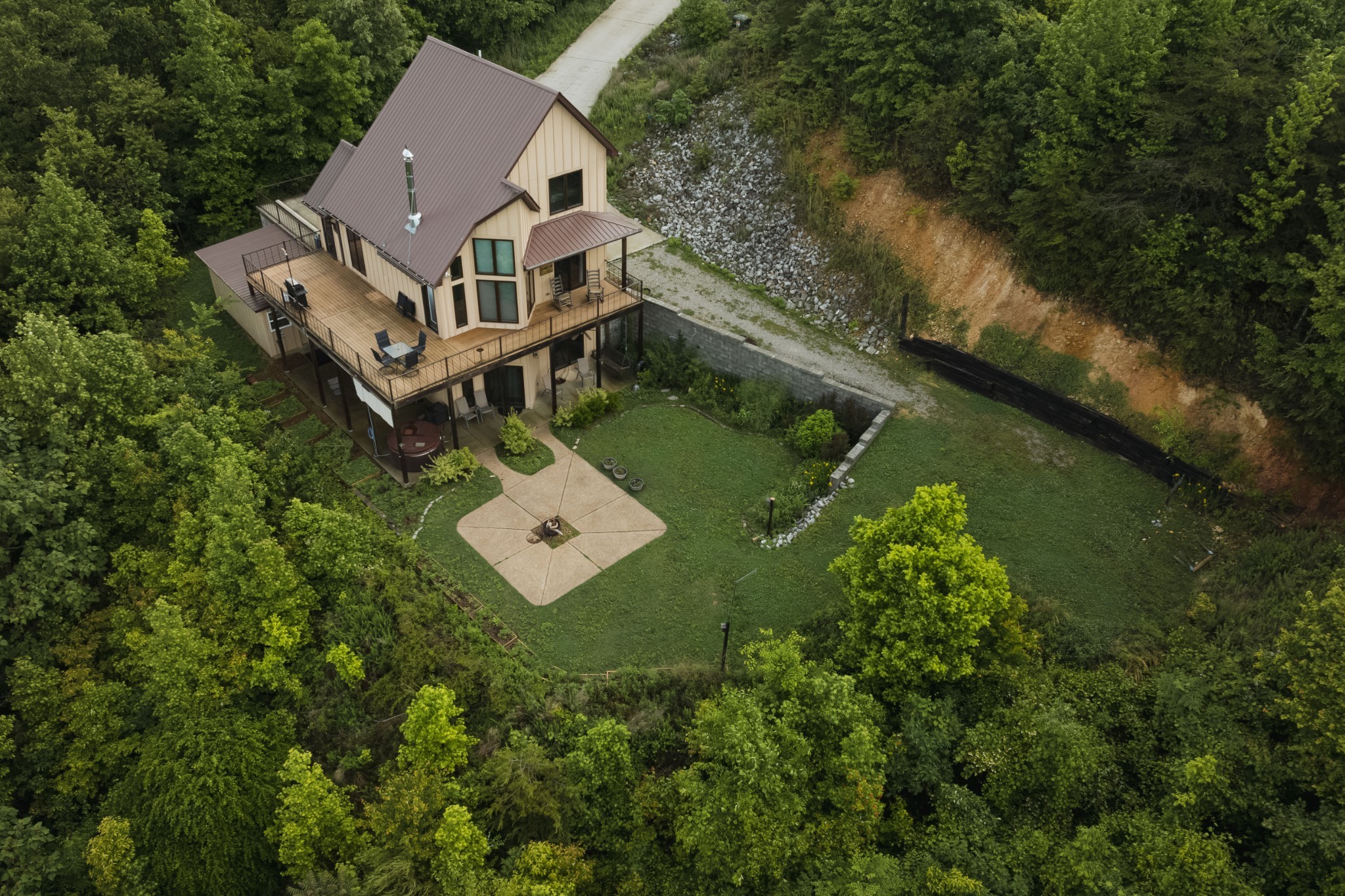 196 Cleburne Point Waverly, TN 37185 - Photo 2 of 24