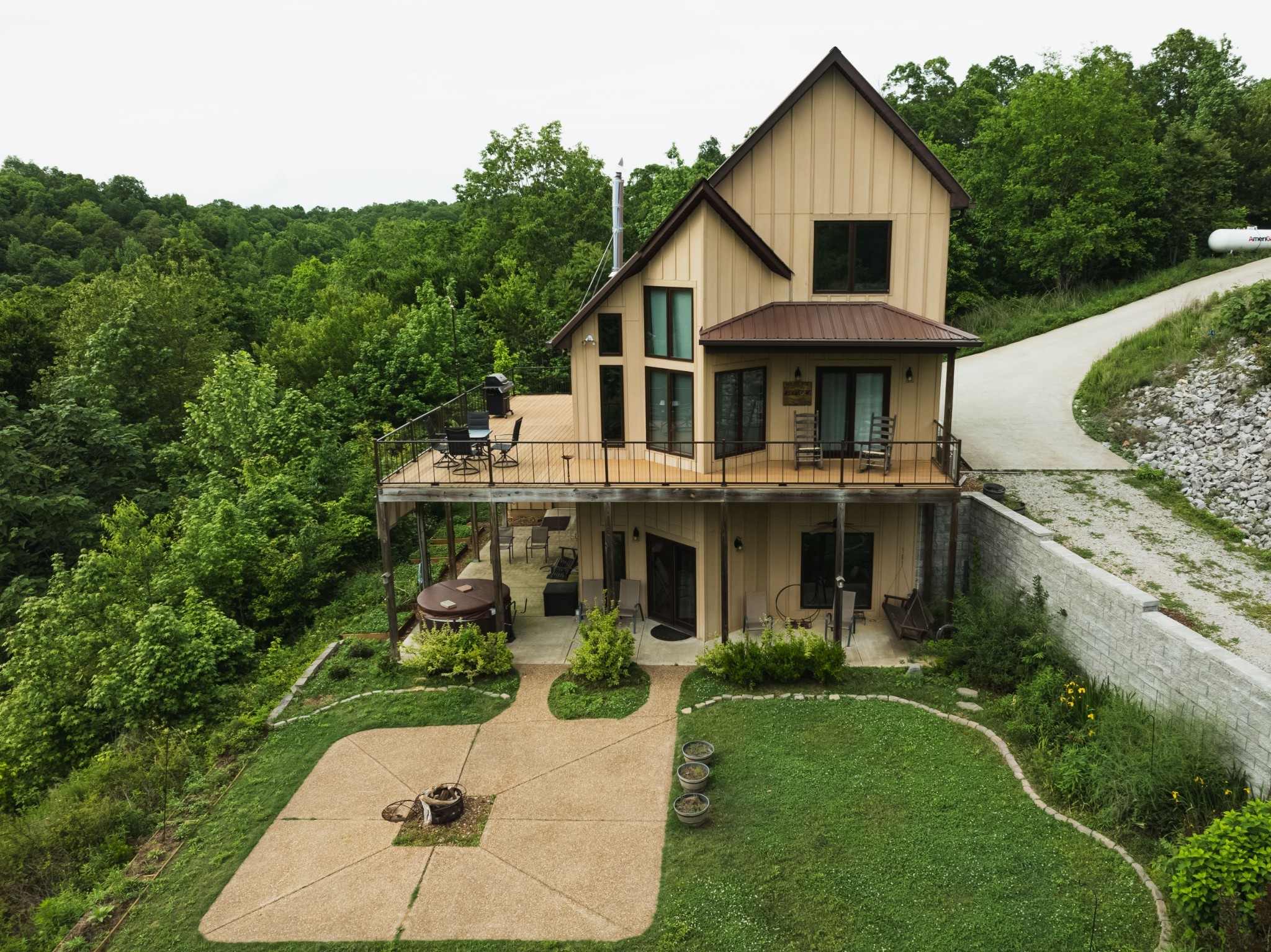 196 Cleburne Point Waverly, TN 37185 - Photo 3 of 24