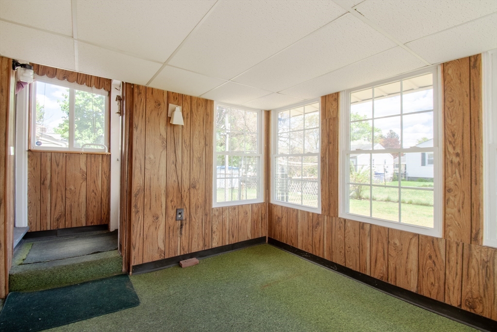 17 Mc Bride Street Springfield, MA 01104 - Photo 23 of 32