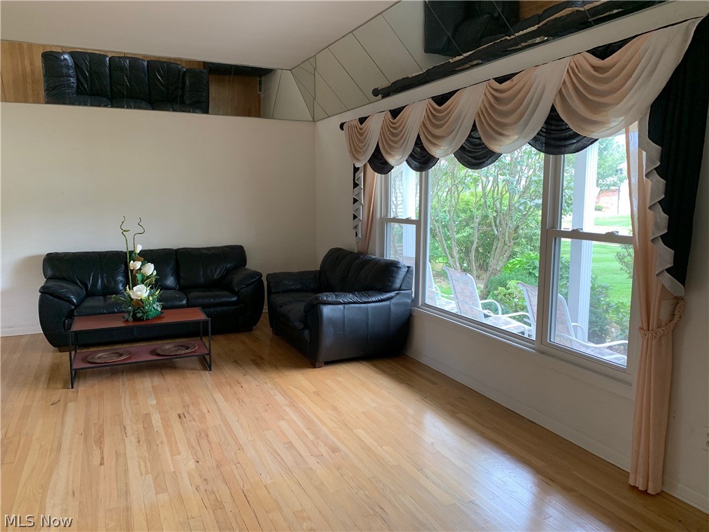 24912 Hazelmere Road Beachwood, OH 44122 - Photo 4 of 25 Gallery Image 4