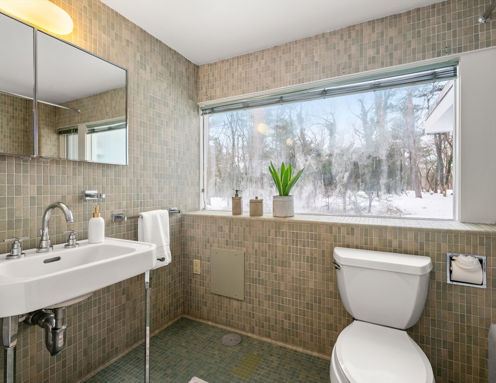 32 Moon Hill Road Lexington, MA 02421 - Photo 14 of 34 a bathroom with a toilet sink and mirror