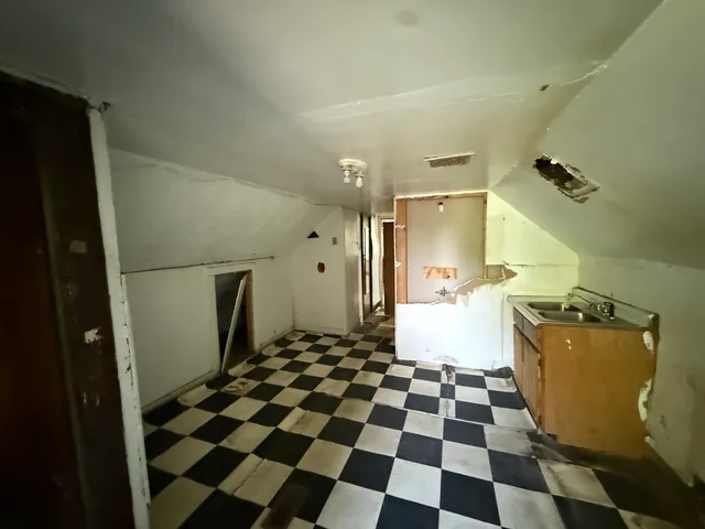 $80,000 | 8324 South Kingston Avenue, Chicago, IL 60617