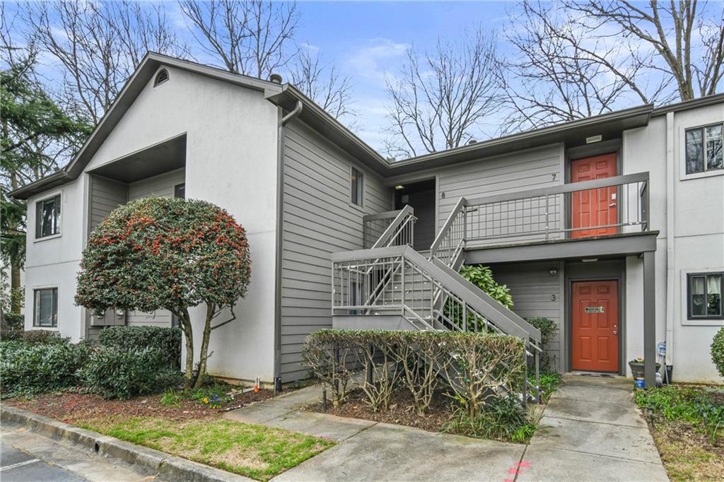 Sunny, top floor condo with windows on all 4 sides!!