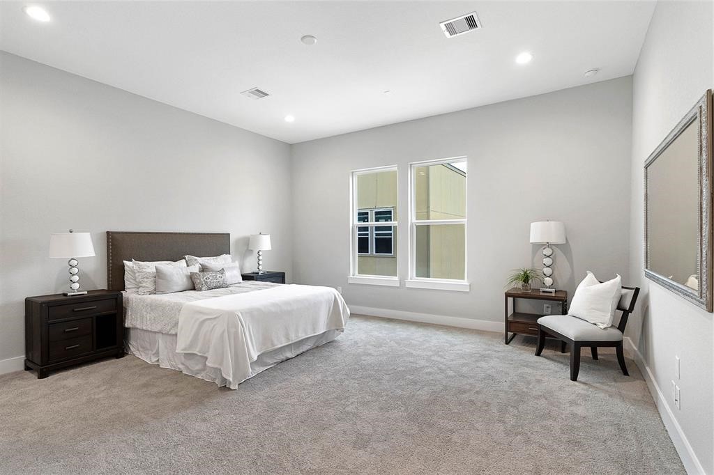 8411 Hempstead Road, Unit F Houston, TX 77008 - Photo 13 of 25 a bedroom with a bed and a window