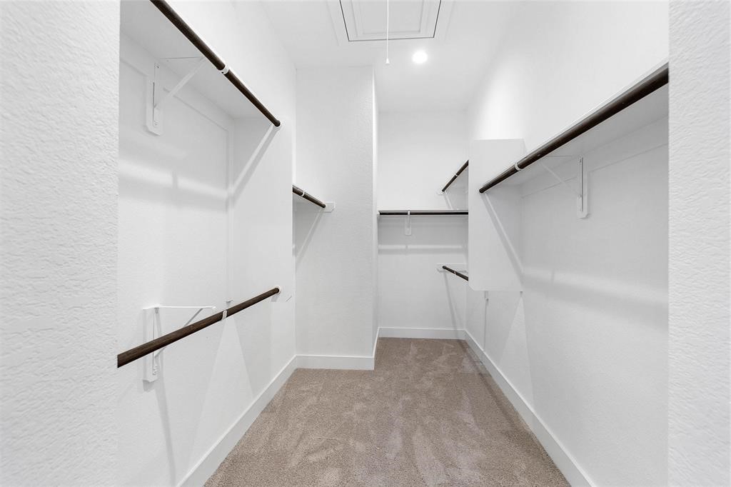 8411 Hempstead Road, Unit F Houston, TX 77008 - Photo 16 of 25 a view of a hallway with white walls