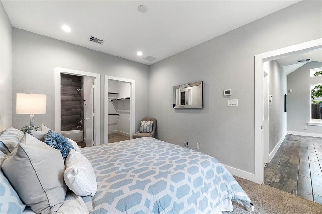 8411 Hempstead Road, Unit F Houston, TX 77008 - Photo 8 of 25 a bedroom with a bed and a mirror