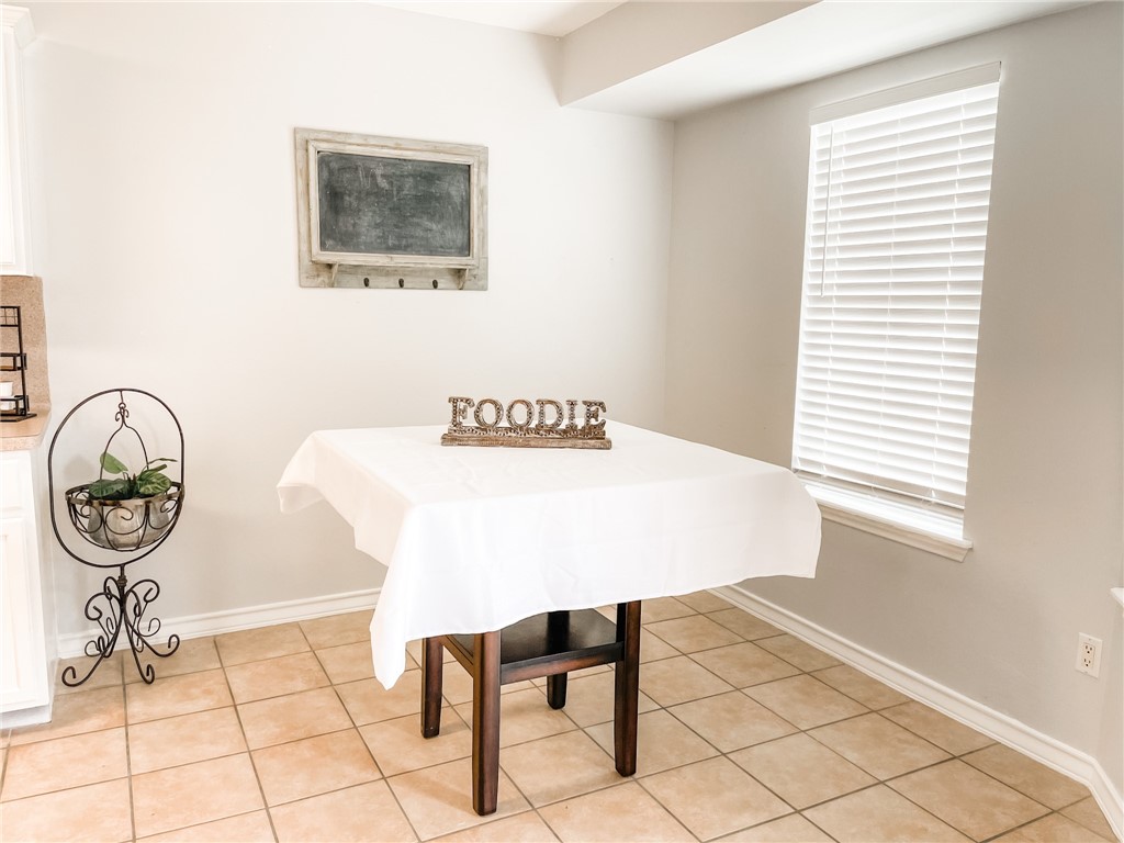 13901 Lighthouse Drive Corpus Christi, TX 78418 - Photo 13 of 38 a view of a table and chair in a room
