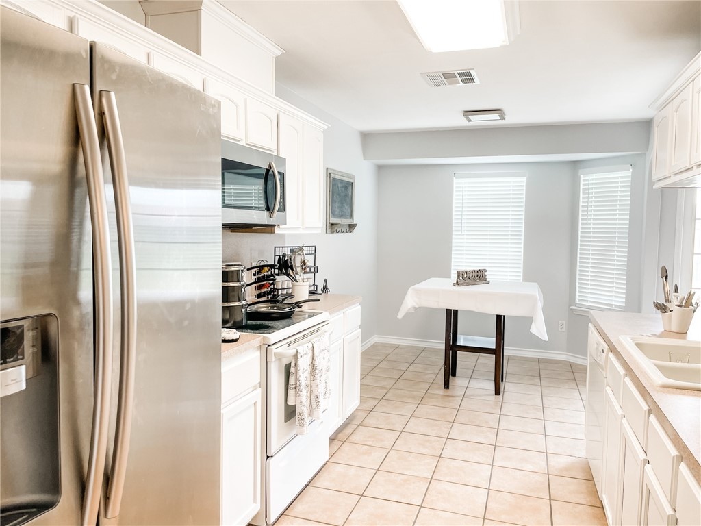 13901 Lighthouse Drive Corpus Christi, TX 78418 - Photo 20 of 38 a kitchen with stainless steel appliances a sink stove and refrigerator