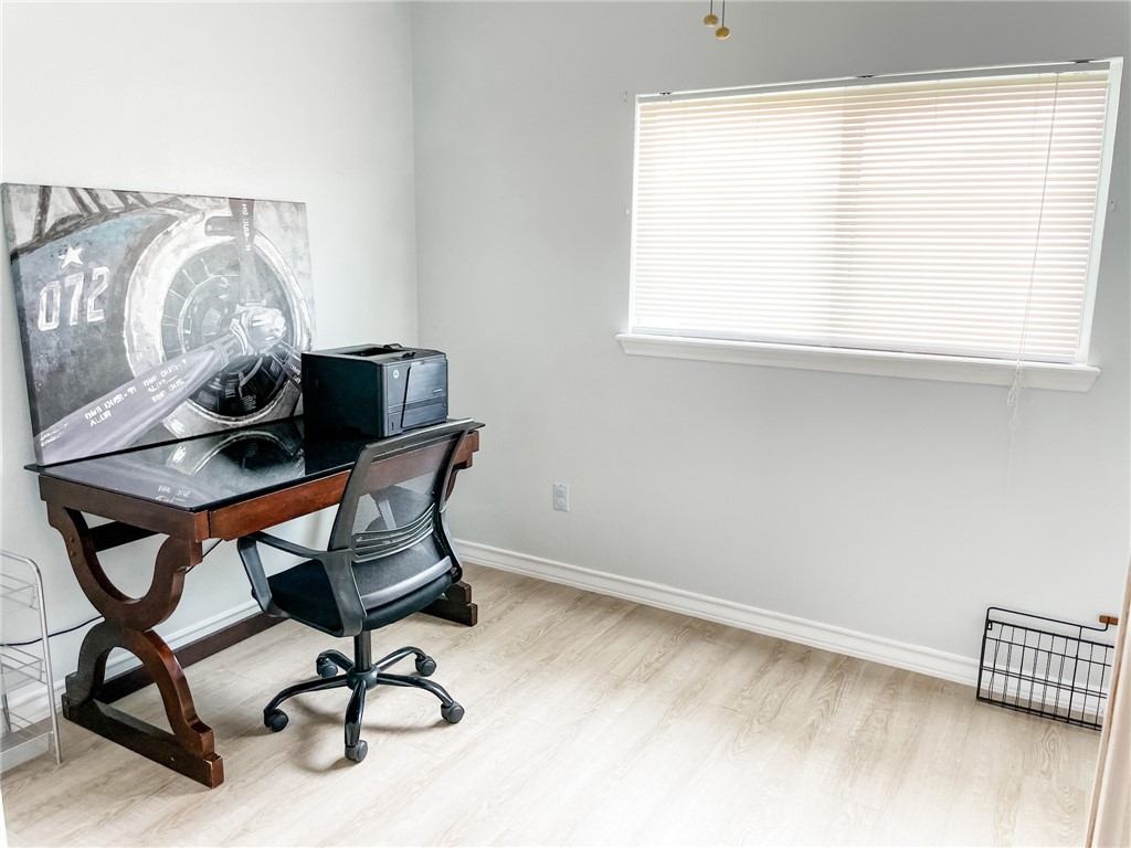 13901 Lighthouse Drive Corpus Christi, TX 78418 - Photo 23 of 38 a workspace with furniture and window