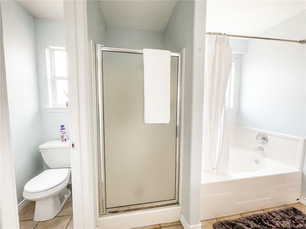 13901 Lighthouse Drive Corpus Christi, TX 78418 - Photo 28 of 38 a bathroom with a toilet and a bathtub