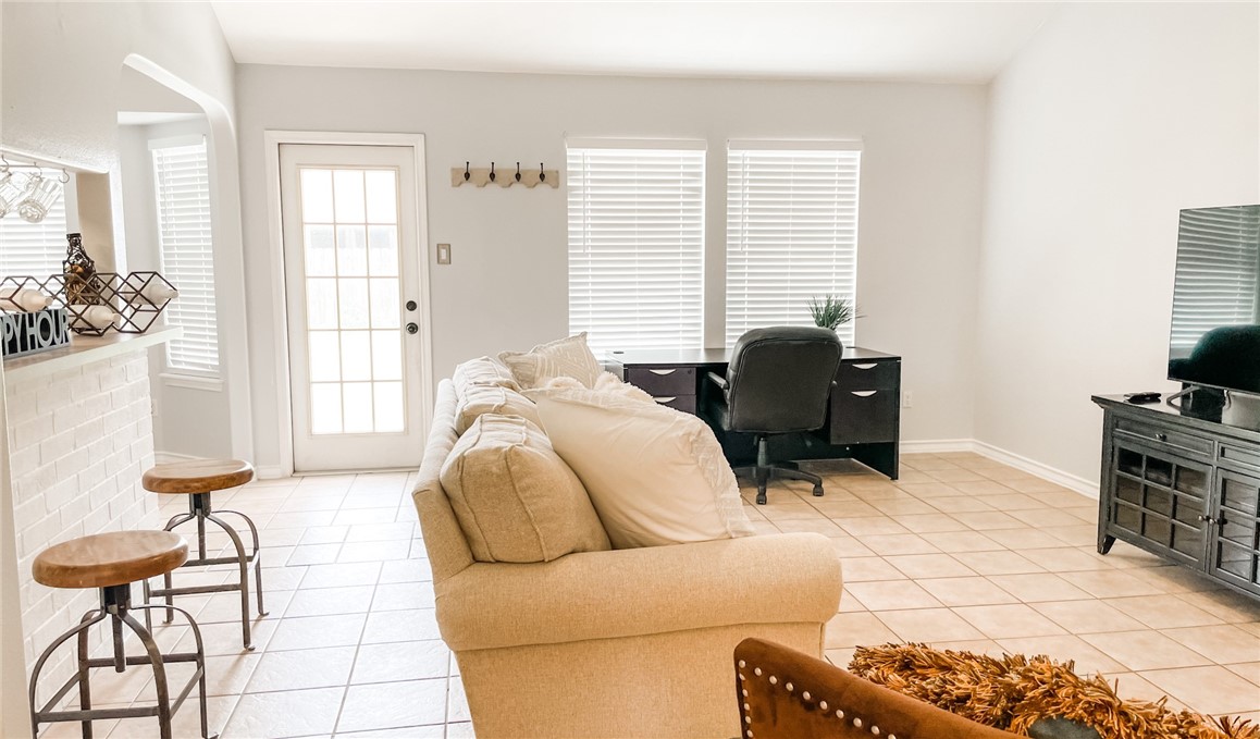13901 Lighthouse Drive Corpus Christi, TX 78418 - Photo 7 of 38 a living room with furniture and a window
