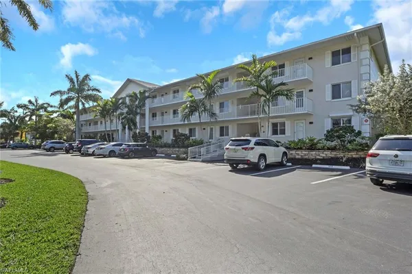 $350,000 | 3031 Sandpiper Bay Circle, Unit F106, Naples, FL 34112