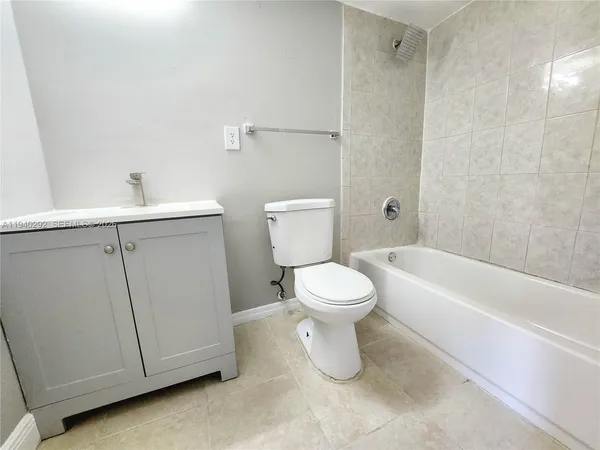 $1,750 | 191 Southwest 15th Street, Unit 102, Pompano Beach, FL 33060
