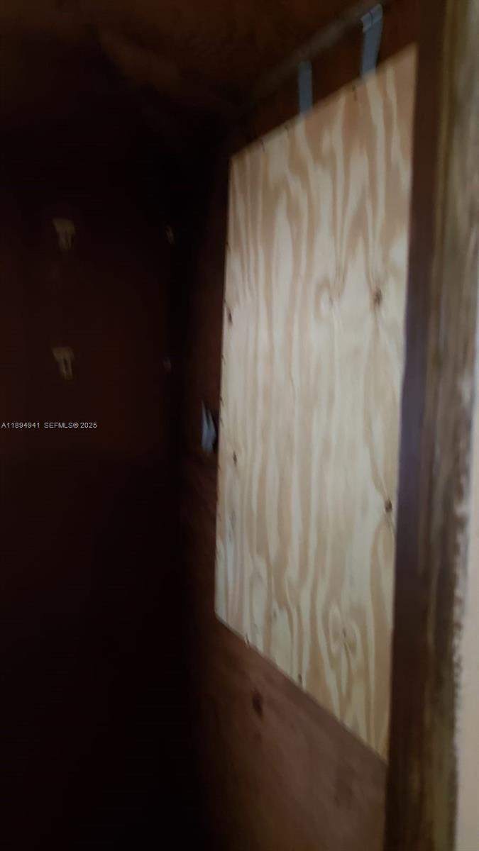 1517 Logan Street Jacksonville, FL 32209 - Photo 27 of 30 a close up view of a curtain