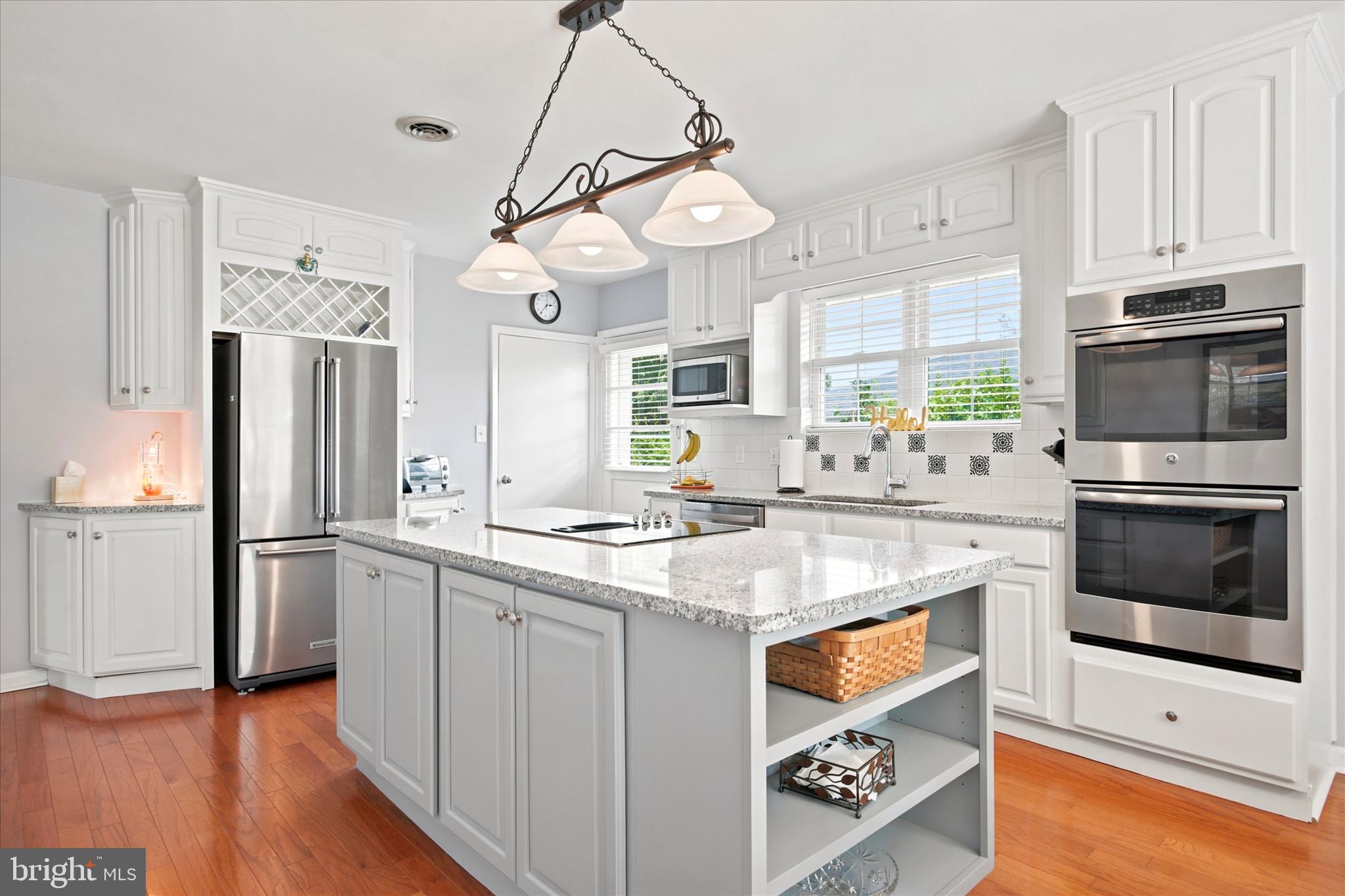 276 Ellis Road Havertown, PA 19083 - Photo 10 of 36 Double oven, a chefs dream!