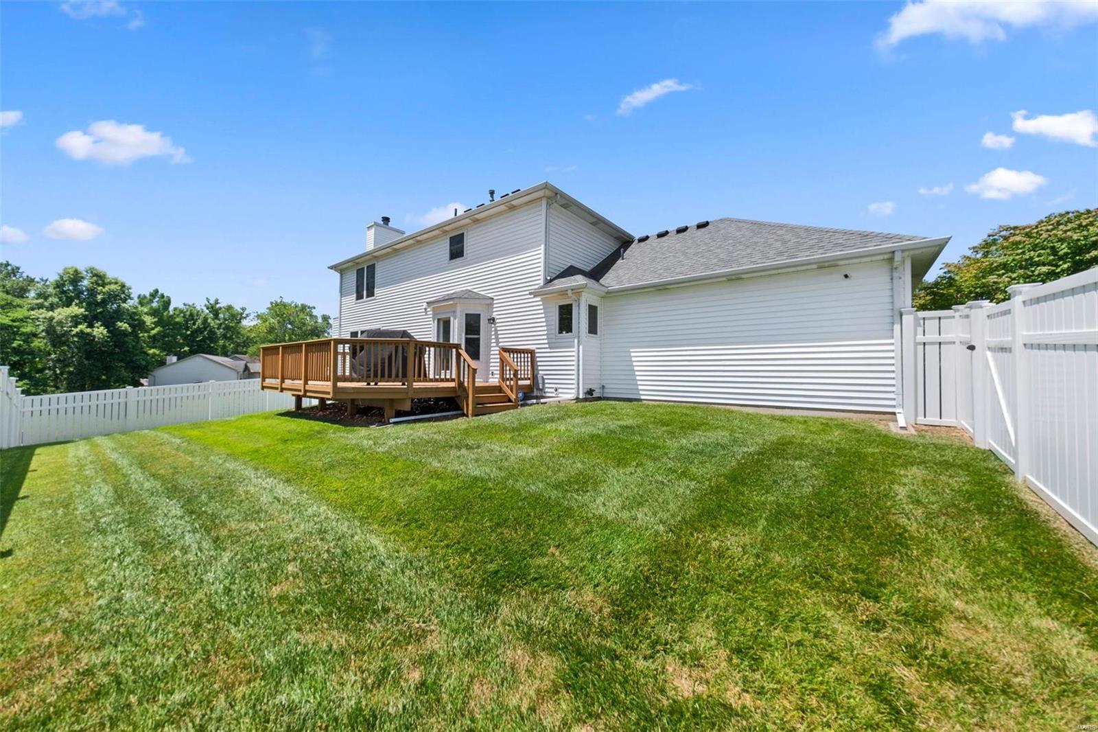 282 Spring Drive St. Charles, MO 63303 - Photo 2 of 46