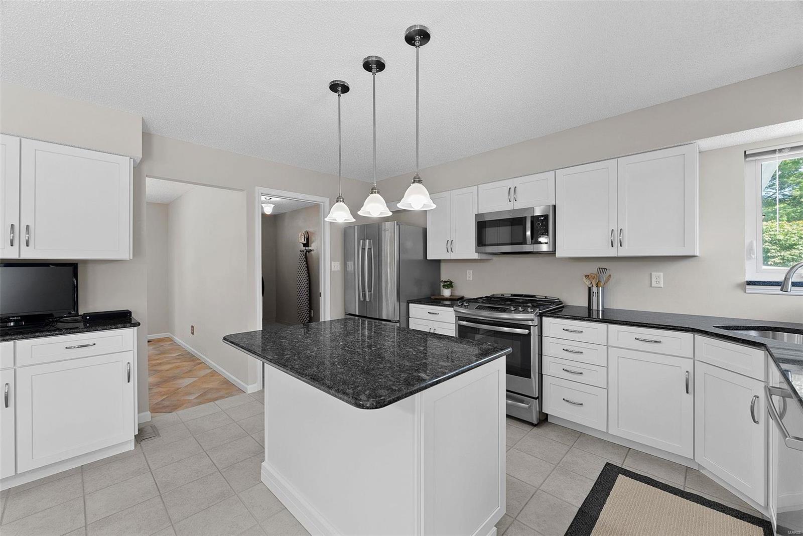 282 Spring Drive St. Charles, MO 63303 - Photo 3 of 46