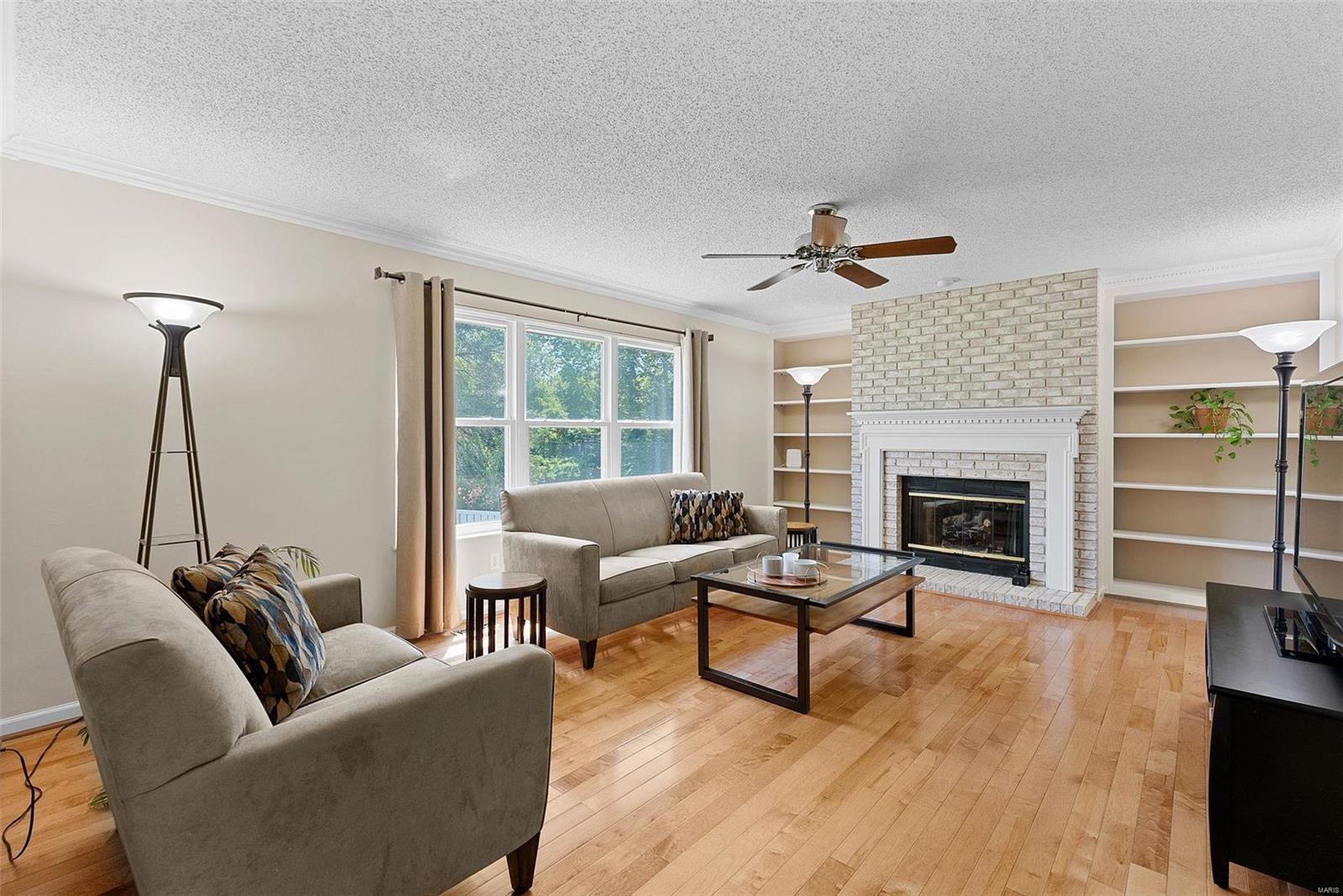 282 Spring Drive St. Charles, MO 63303 - Photo 4 of 46