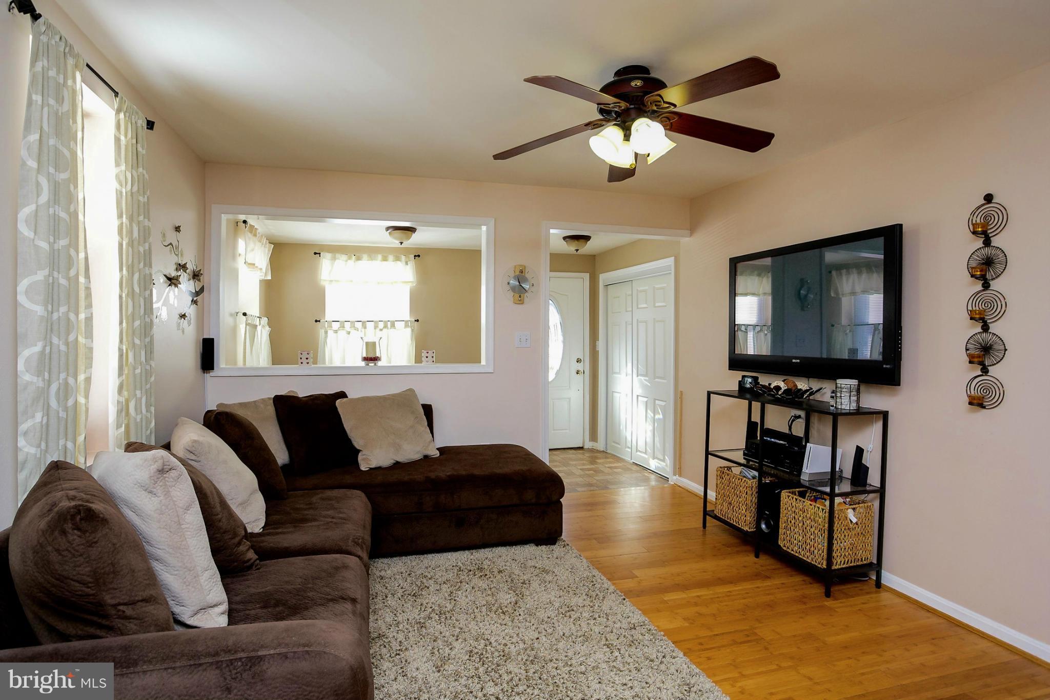 320 Stillwater Road Baltimore, MD 21221 - Photo 3 of 30 Living Room