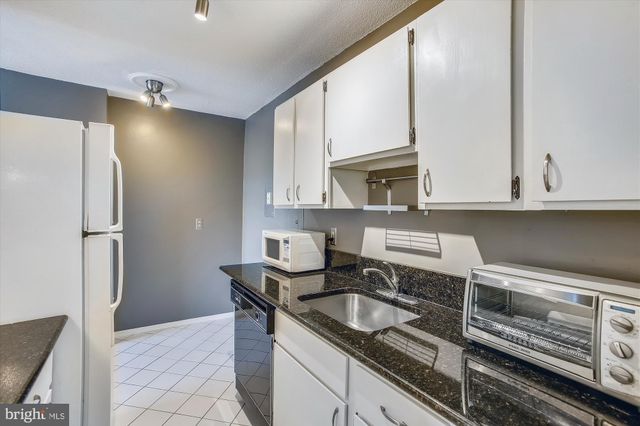 $235,000 | 501 Slaters Lane, Unit 113, Alexandria, VA 22314