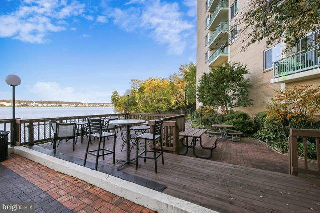 $235,000 | 501 Slaters Lane, Unit 113, Alexandria, VA 22314