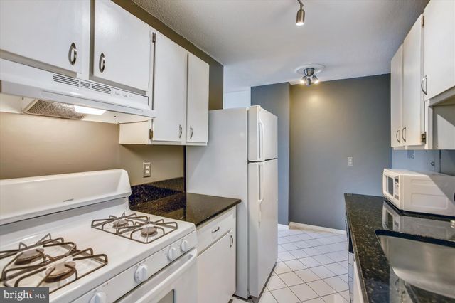 $235,000 | 501 Slaters Lane, Unit 113, Alexandria, VA 22314