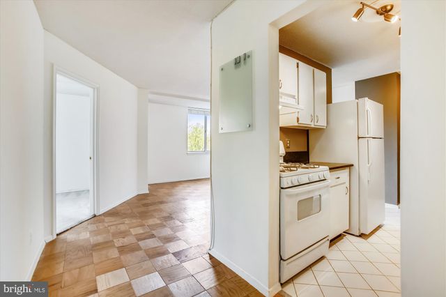 $235,000 | 501 Slaters Lane, Unit 113, Alexandria, VA 22314