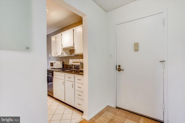 $235,000 | 501 Slaters Lane, Unit 113, Alexandria, VA 22314