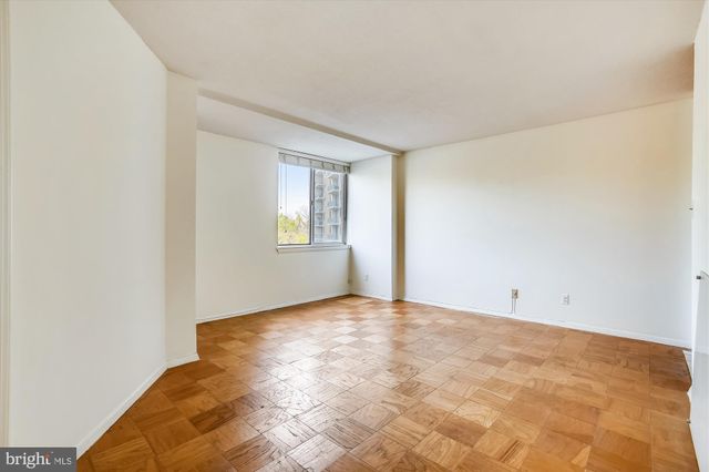 $235,000 | 501 Slaters Lane, Unit 113, Alexandria, VA 22314