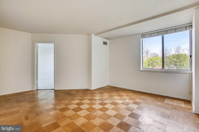 $235,000 | 501 Slaters Lane, Unit 113, Alexandria, VA 22314